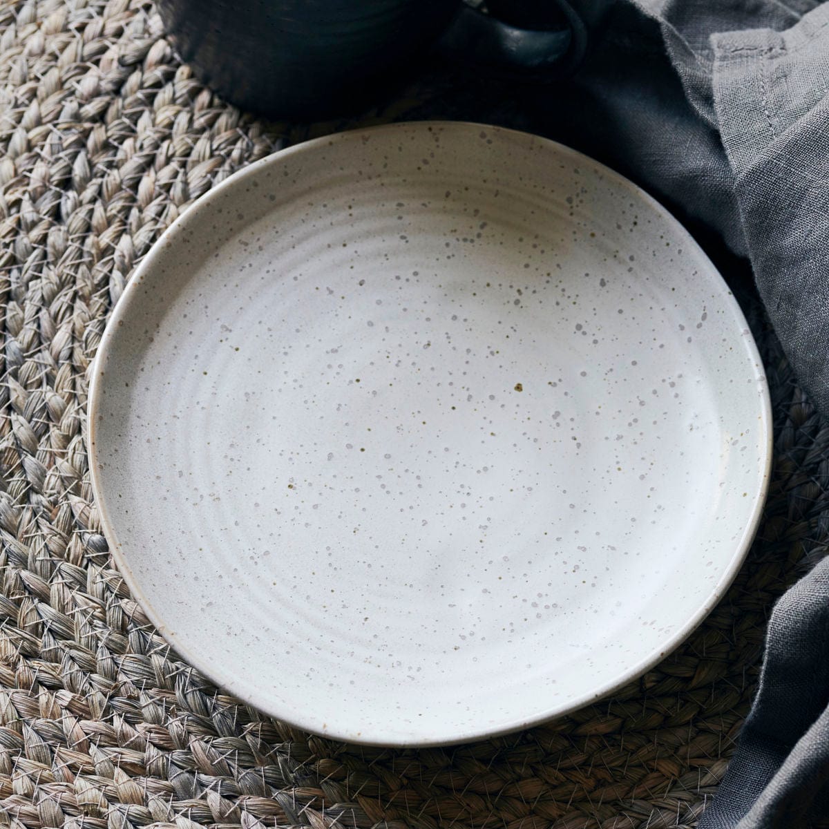 Zoco Home Home accessories Pion Stoneware Cake Plate | White/Grey 16.5x2.5cm