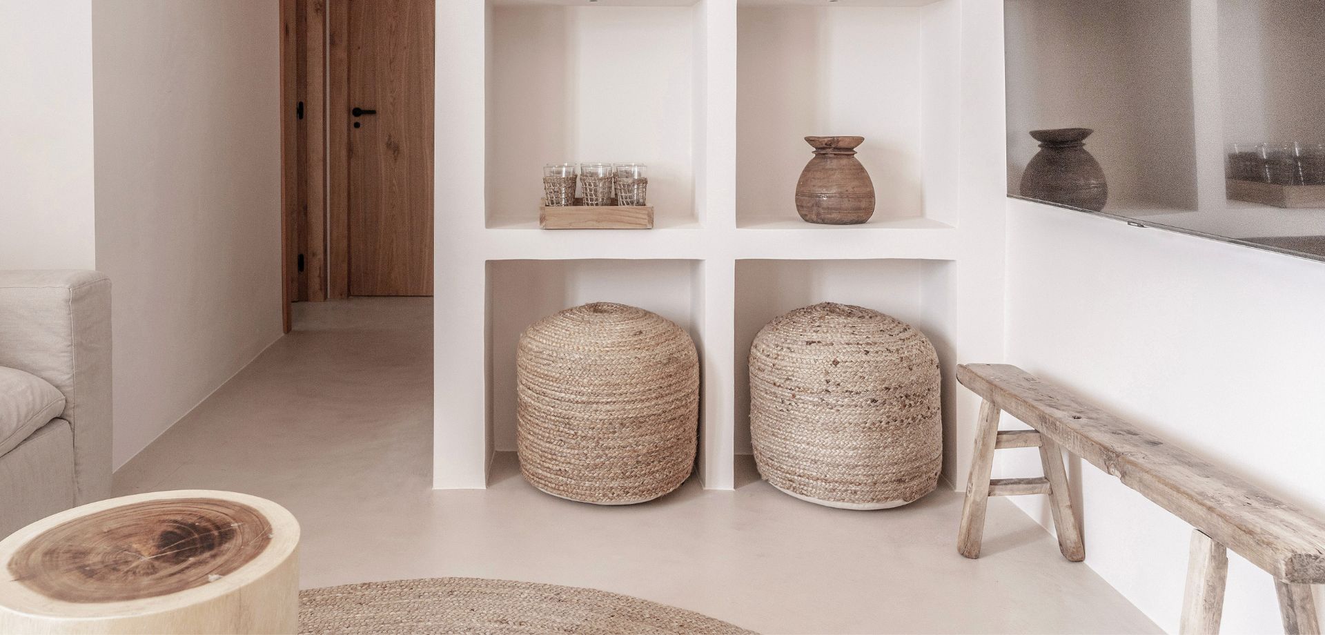 SINGLE SOFAS & POUFS