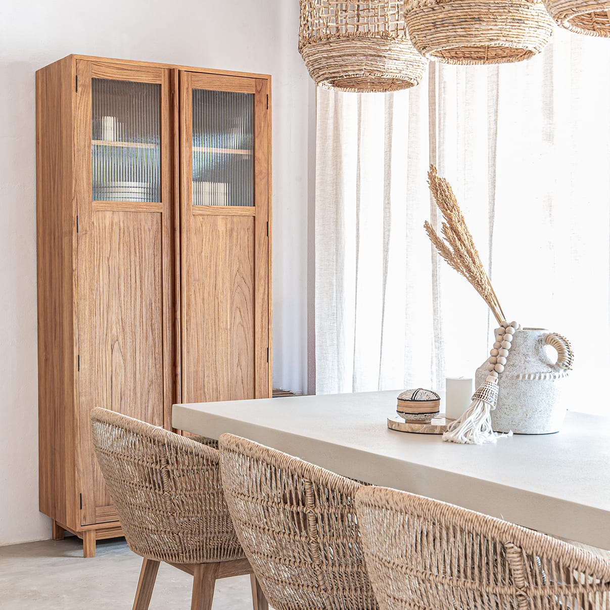 Zoco Home – Arye-Schrank | Teakholz & Monoglas-Türen