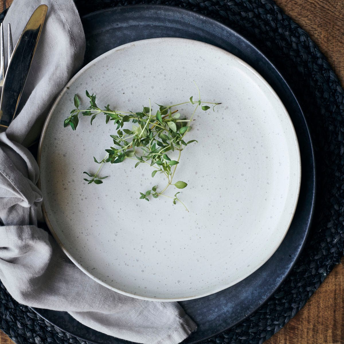 Zoco Home Pion Stoneware Plate | White/Grey 21.5x3cm