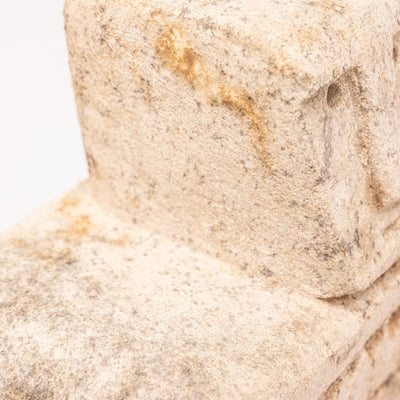 Zoco Home Statua in pietra Raja Sumba con simbolo della freccia | Dimensioni standard