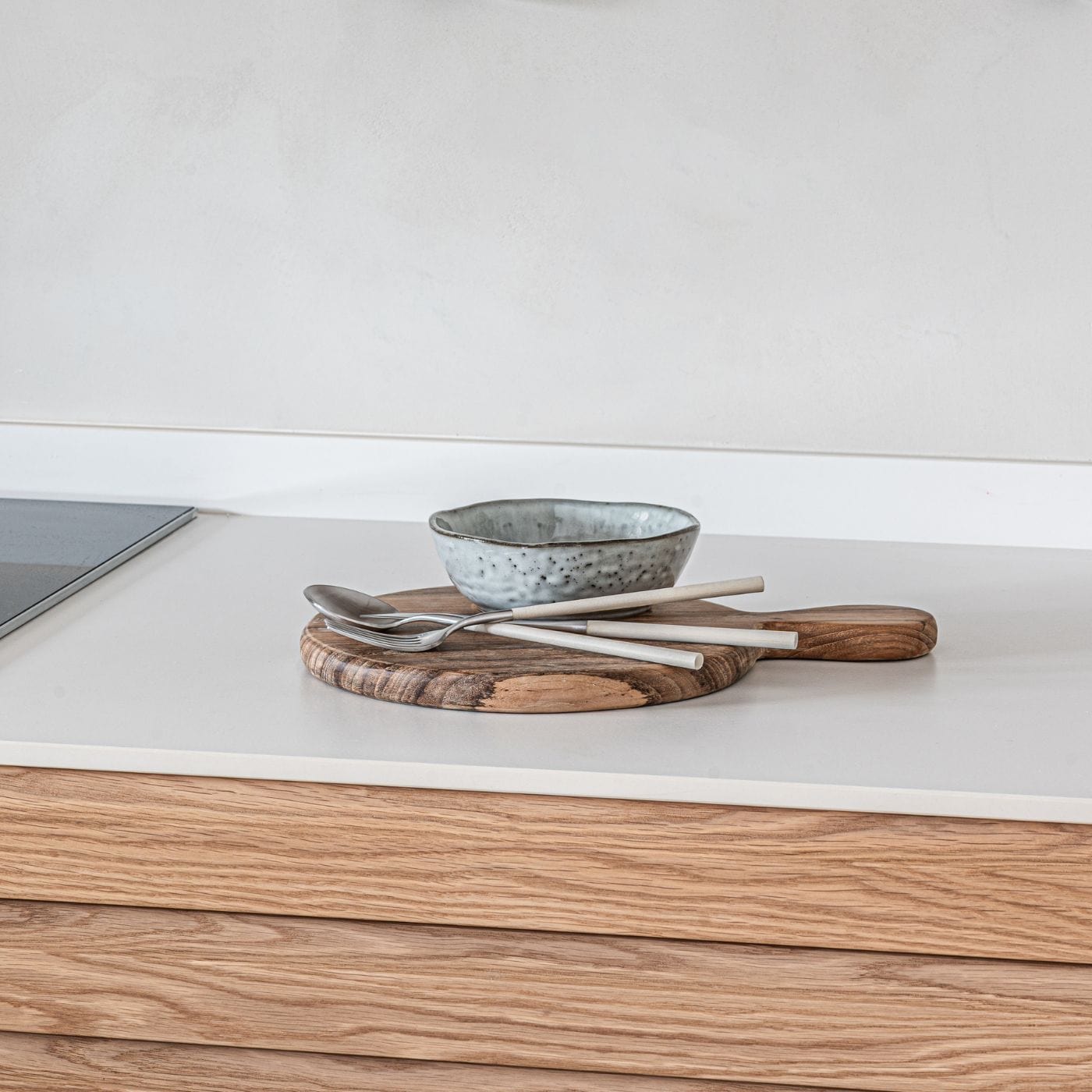 Zoco Home Decor/Kitchen Round Teak Cutting Board With Handle | 21 cm