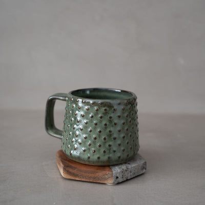 Zoco Home Decor/Tazza in gres con motivo a pois Zoco Home | Verde/Marrone 9,5 x 8 cm