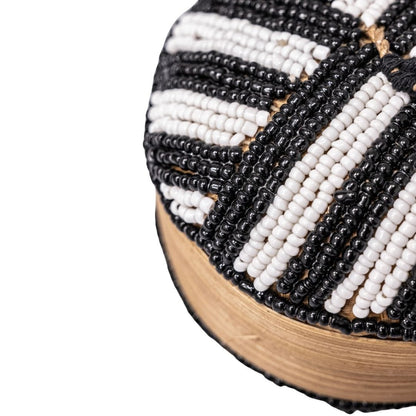 Zoco Home Cesta con abalorios de Suri Jewelry | Blanco y negro con borla