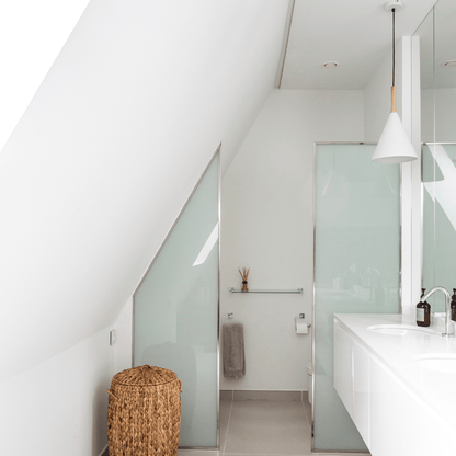 Zoco Home Decor/Lighting Triangle Hanging Lamp | White 25x42cm