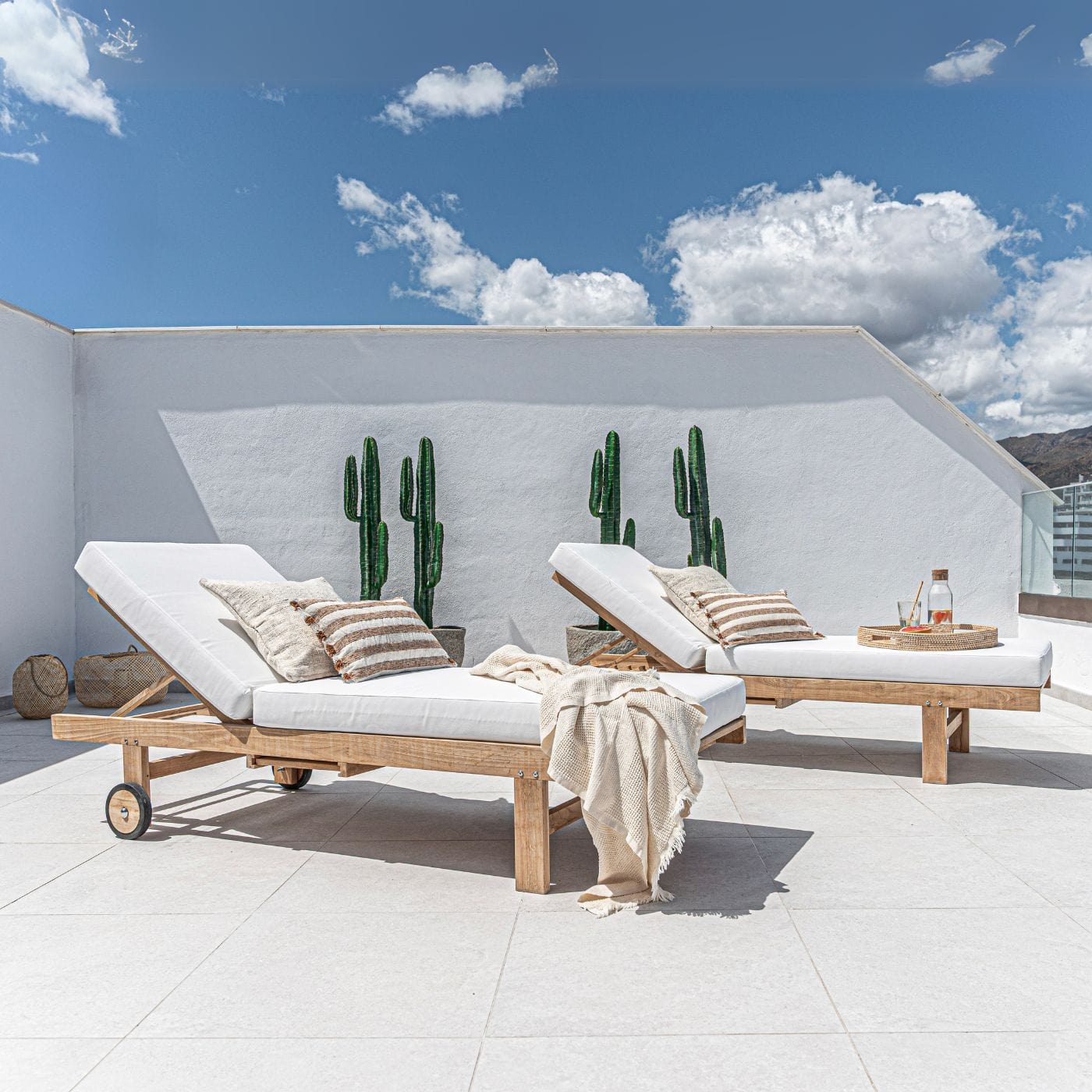 Zoco Home Outdoor/Sunbed Tulum Teak Sunbed | White