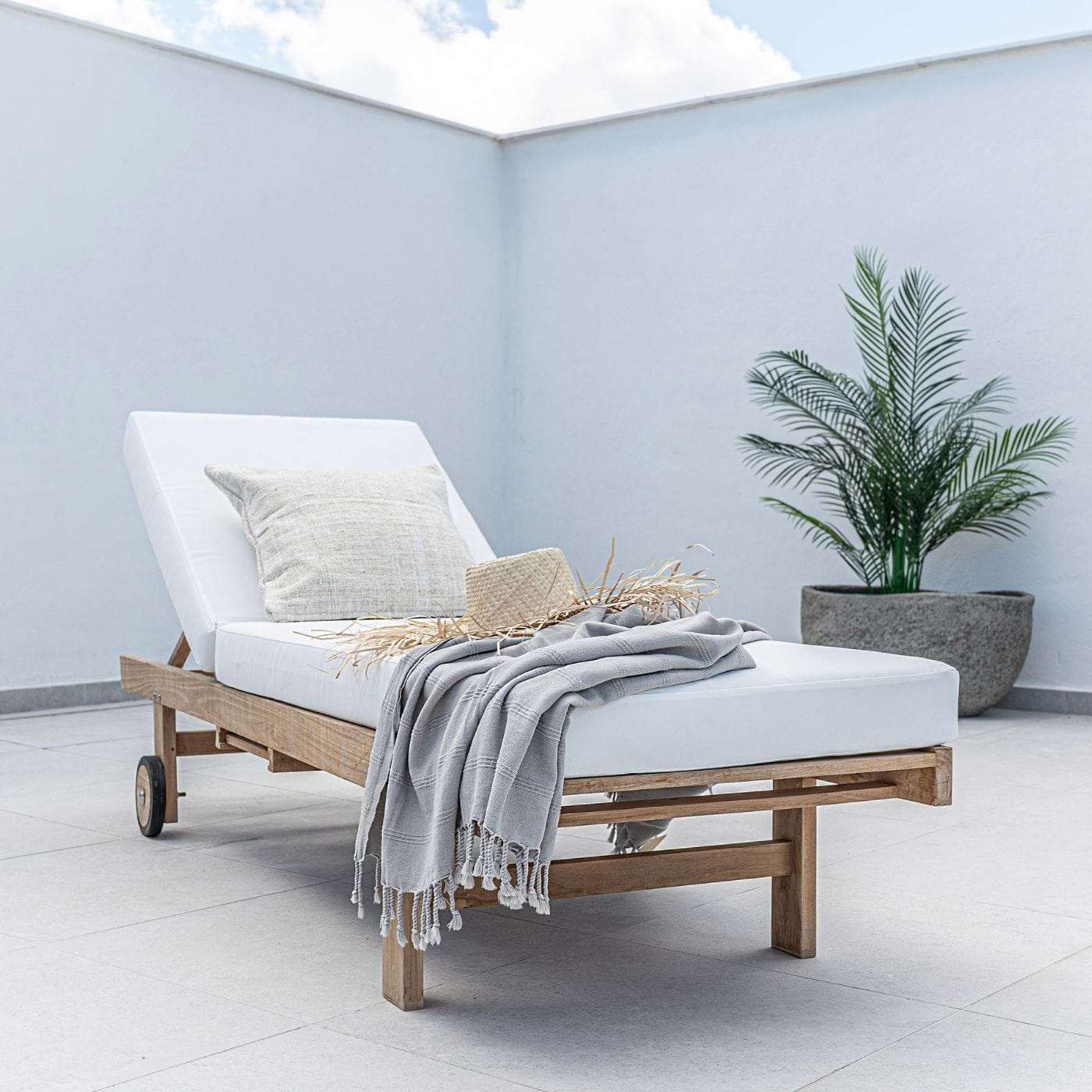 Zoco Home Outdoor/Sunbed Tulum Teak Sunbed | White