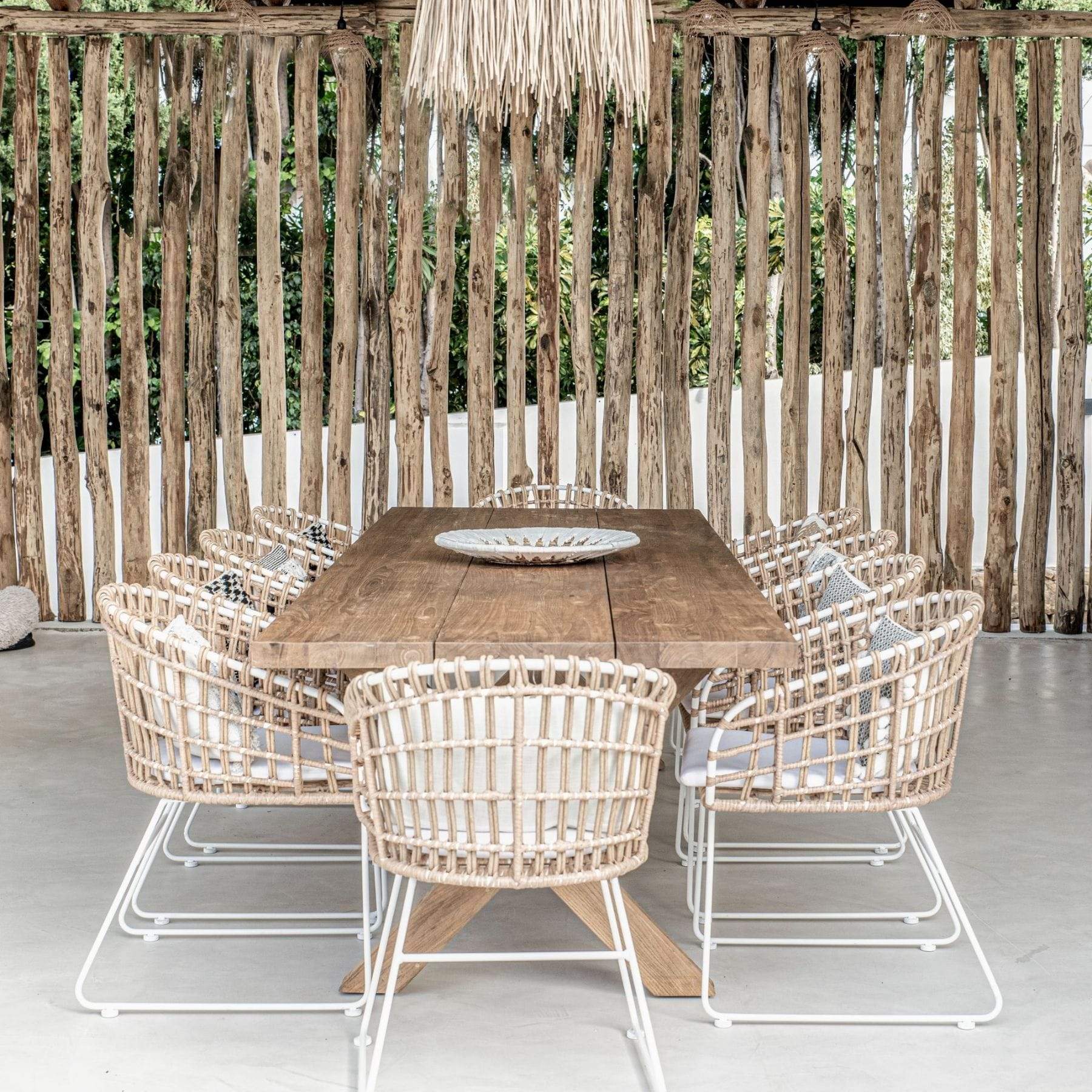 White rattan discount outdoor dining chairs